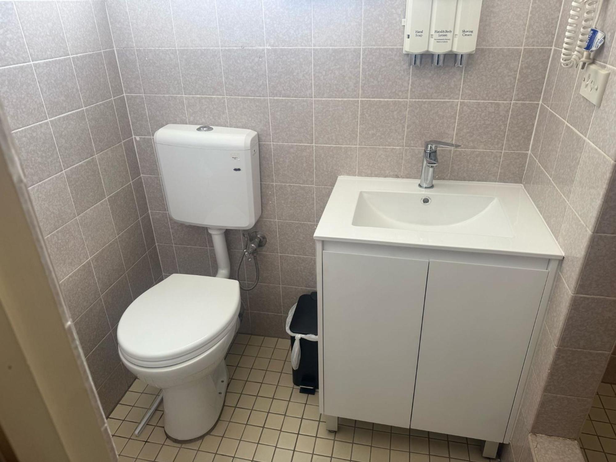 ワトゥル ツリー モーテル クータマンドラ エクステリア 写真